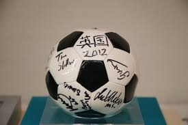 S14冠军皮肤开始宣传，zeus却被区别对待，登录页面被故意遮挡