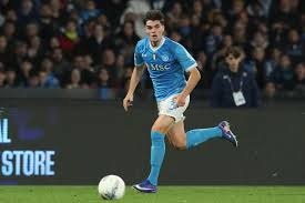 库里因左脚踝扭伤被列入伤病名单，将缺席勇士队与雷霆队的比赛